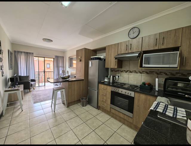 1 BEDROOM TOWNHOUSE FOR SALE IN OLIVEDALE